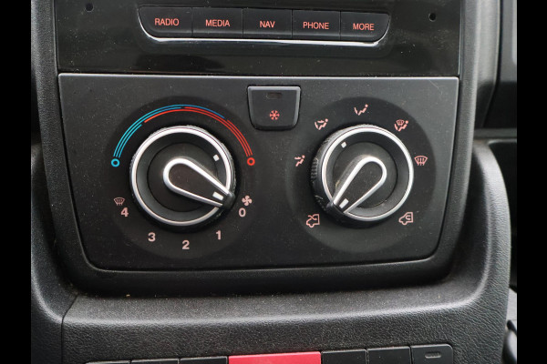 Peugeot Boxer 330 2.0 BLUEHDI 130 PK EURO 6 + CAMERA | TREKHAAK | NAVIGATIE | CRUISE | AIRCO