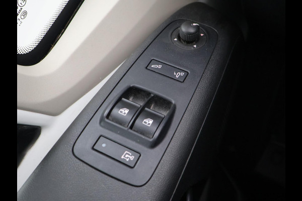 Peugeot Boxer 330 2.0 BLUEHDI 130 PK EURO 6 + CAMERA | TREKHAAK | NAVIGATIE | CRUISE | AIRCO