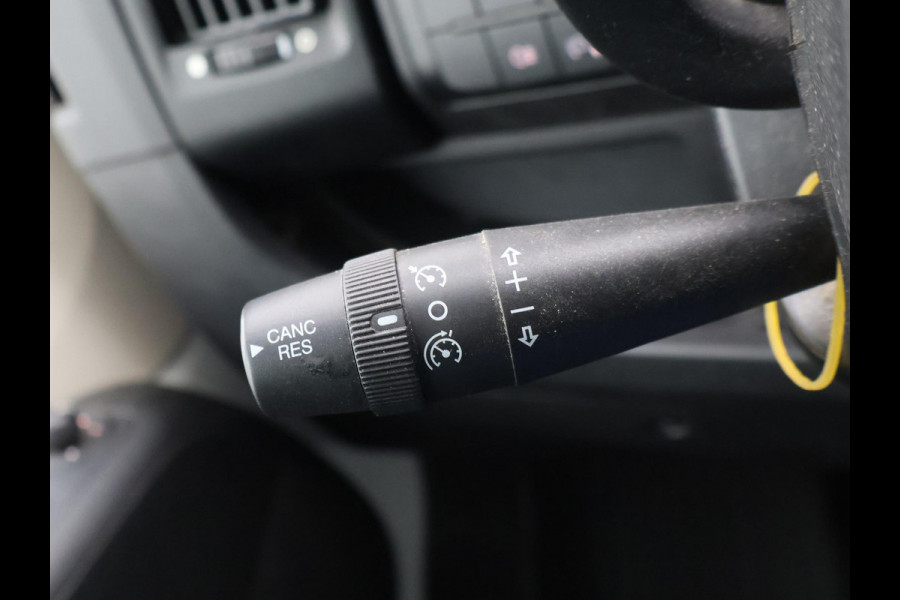 Peugeot Boxer 330 2.0 BLUEHDI 130 PK EURO 6 + CAMERA | TREKHAAK | NAVIGATIE | CRUISE | AIRCO