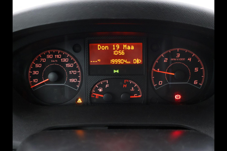 Peugeot Boxer 330 2.0 BLUEHDI 130 PK EURO 6 + CAMERA | TREKHAAK | NAVIGATIE | CRUISE | AIRCO