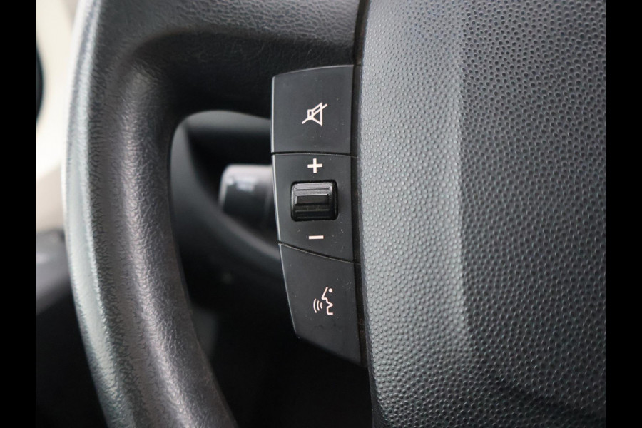 Peugeot Boxer 330 2.0 BLUEHDI 130 PK EURO 6 + CAMERA | TREKHAAK | NAVIGATIE | CRUISE | AIRCO