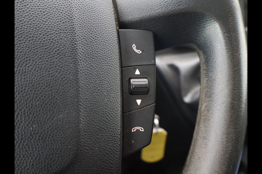 Peugeot Boxer 330 2.0 BLUEHDI 130 PK EURO 6 + CAMERA | TREKHAAK | NAVIGATIE | CRUISE | AIRCO