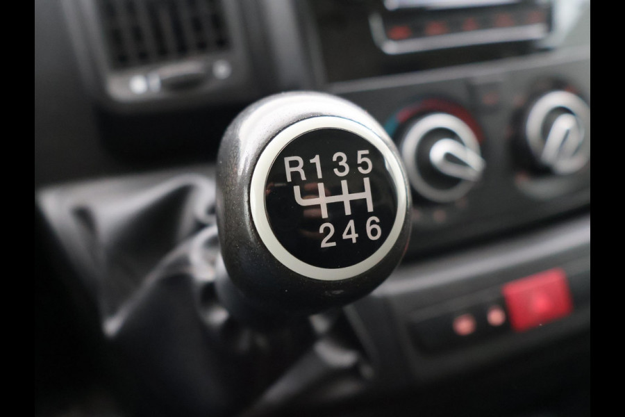 Peugeot Boxer 330 2.0 BLUEHDI 130 PK EURO 6 + CAMERA | TREKHAAK | NAVIGATIE | CRUISE | AIRCO