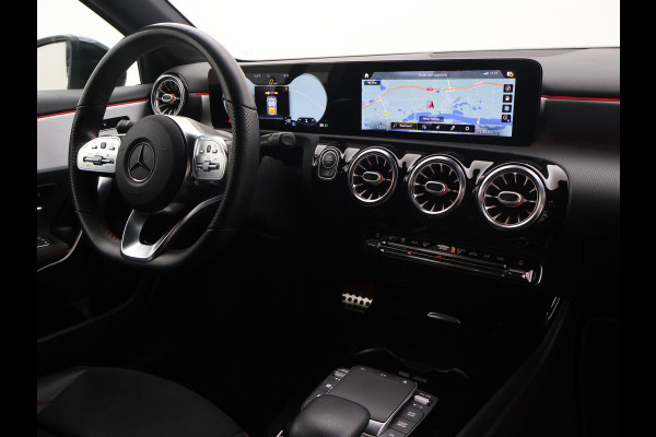 Mercedes-Benz A-Klasse 180 AUT. AMG SPORT + MBUX | SFEERVERLICHTING | CAMERA | SPORTSTOELEN