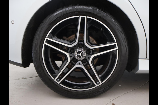 Mercedes-Benz A-Klasse 180 AUT. AMG SPORT + MBUX | SFEERVERLICHTING | CAMERA | SPORTSTOELEN