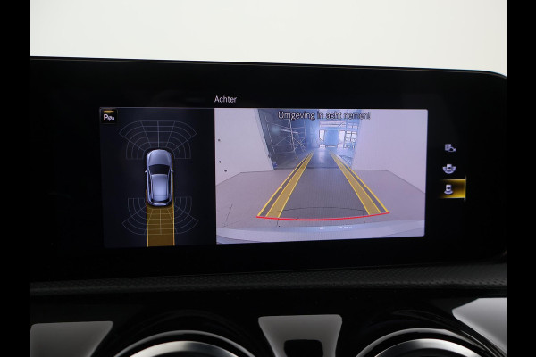 Mercedes-Benz A-Klasse 180 AUT. AMG SPORT + MBUX | SFEERVERLICHTING | CAMERA | SPORTSTOELEN