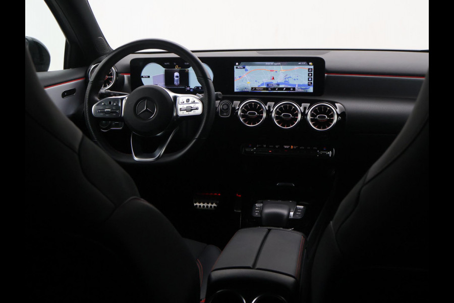 Mercedes-Benz A-Klasse 180 AUT. AMG SPORT + MBUX | SFEERVERLICHTING | CAMERA | SPORTSTOELEN