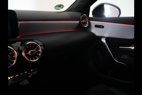 Mercedes-Benz A-Klasse 180 AUT. AMG SPORT + MBUX | SFEERVERLICHTING | CAMERA | SPORTSTOELEN