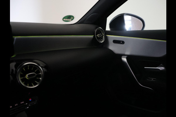Mercedes-Benz A-Klasse 180 AUT. AMG SPORT + MBUX | SFEERVERLICHTING | CAMERA | SPORTSTOELEN