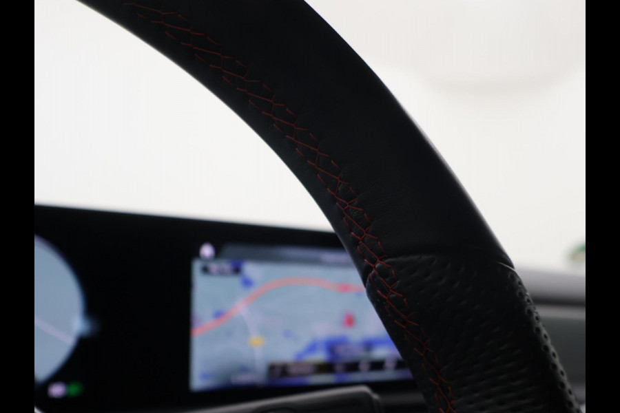 Mercedes-Benz A-Klasse 180 AUT. AMG SPORT + MBUX | SFEERVERLICHTING | CAMERA | SPORTSTOELEN