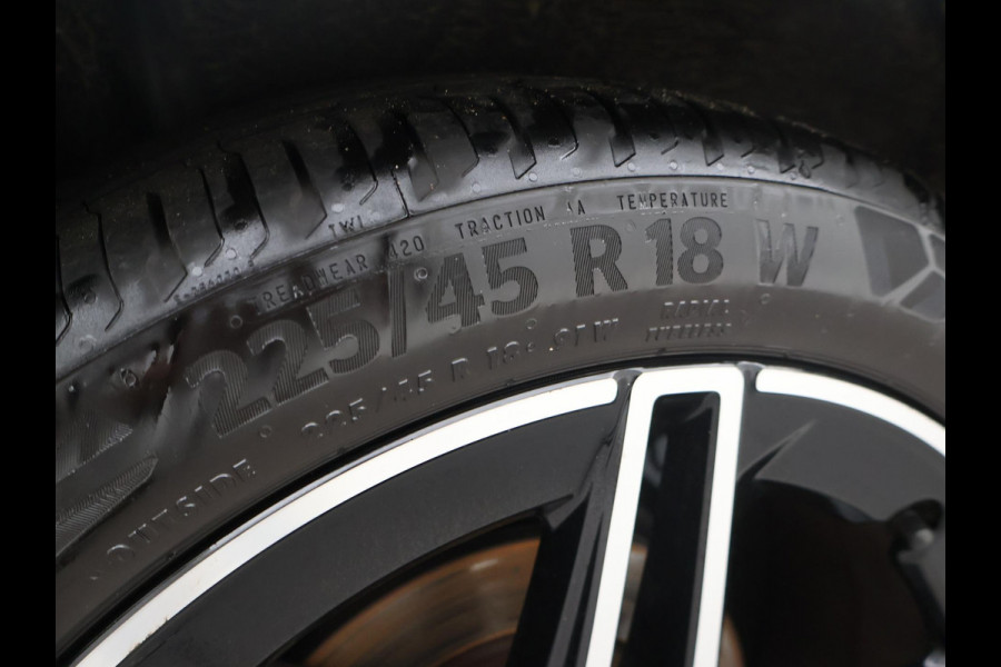 Mercedes-Benz A-Klasse 180 AUT. AMG SPORT + MBUX | SFEERVERLICHTING | CAMERA | SPORTSTOELEN