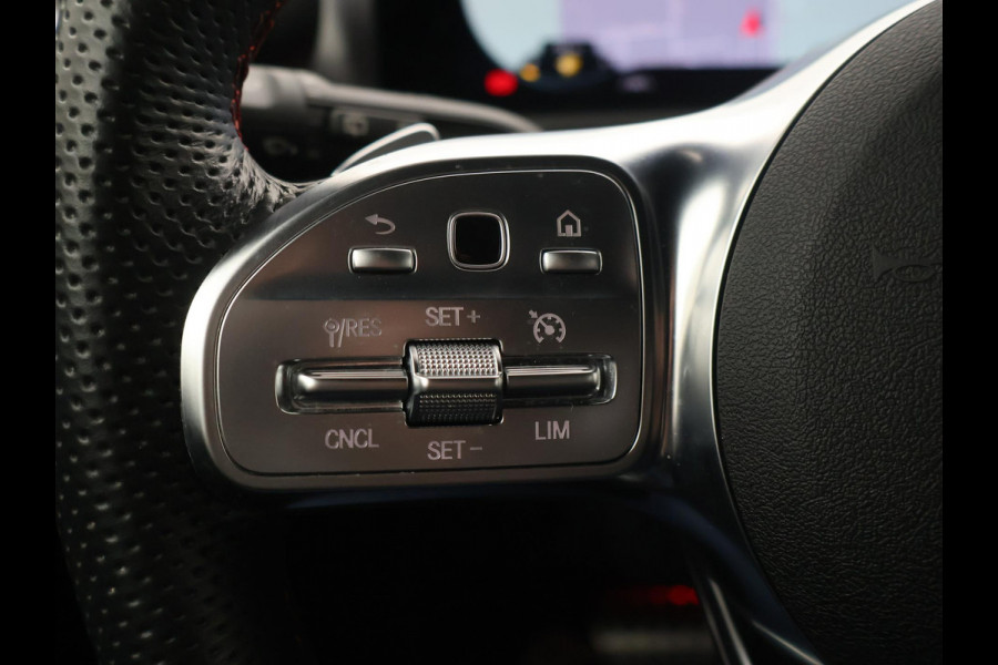 Mercedes-Benz A-Klasse 180 AUT. AMG SPORT + MBUX | SFEERVERLICHTING | CAMERA | SPORTSTOELEN