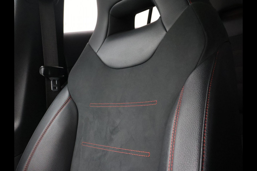 Mercedes-Benz A-Klasse 180 AUT. AMG SPORT + MBUX | SFEERVERLICHTING | CAMERA | SPORTSTOELEN