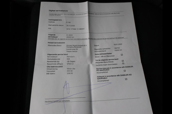 Mercedes-Benz A-Klasse 180 AUT. AMG SPORT + MBUX | SFEERVERLICHTING | CAMERA | SPORTSTOELEN