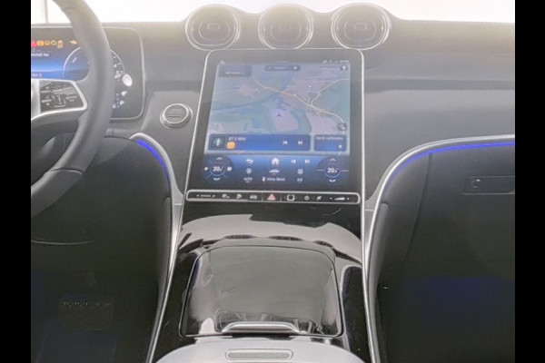 Mercedes-Benz GLC 300 e 4MATIC Plug-In Hybride Panorama Schuif-Kanteldak | Trekhaak | Memory Pakket | Stoel en Stuurverwarming. Inclusief 24 maanden MB Certified garantie voor Europa.