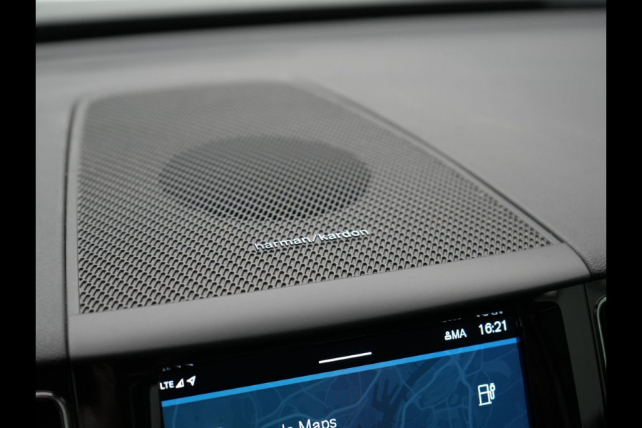 Volvo XC60 T6 AWD Plus Dark PHEV 350pk Dealer O.H. | Panodak | Camera | Harman / Kardon | Lederen Sportstoelen Memory & Verwarmd | 21"L.M | Keyless | Google Assistent | Apple Carplay | Stuur Verwarmd | DAB | Plug In Hybrid |