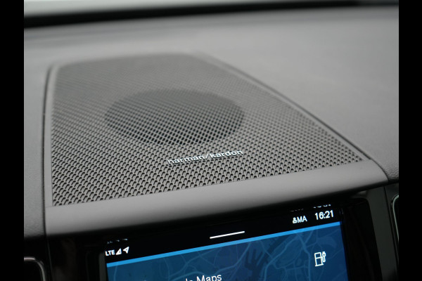 Volvo XC60 T6 AWD Plus Dark PHEV 350pk Dealer O.H. | Panodak | Camera | Harman / Kardon | Lederen Sportstoelen Memory & Verwarmd | 21"L.M | Keyless | Google Assistent | Apple Carplay | Stuur Verwarmd | DAB | Plug In Hybrid |
