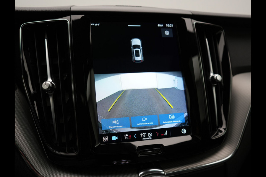 Volvo XC60 T6 AWD Plus Dark PHEV 350pk Dealer O.H. | Panodak | Camera | Harman / Kardon | Lederen Sportstoelen Memory & Verwarmd | 21"L.M | Keyless | Google Assistent | Apple Carplay | Stuur Verwarmd | DAB | Plug In Hybrid |