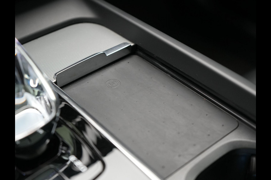 Volvo XC60 T6 AWD Plus Dark PHEV 350pk Dealer O.H. | Panodak | Camera | Harman / Kardon | Lederen Sportstoelen Memory & Verwarmd | 21"L.M | Keyless | Google Assistent | Apple Carplay | Stuur Verwarmd | DAB | Plug In Hybrid |