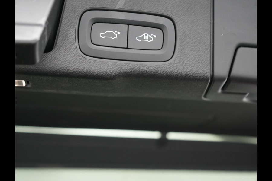 Volvo XC60 T6 AWD Plus Dark PHEV 350pk Dealer O.H. | Panodak | Camera | Harman / Kardon | Lederen Sportstoelen Memory & Verwarmd | 21"L.M | Keyless | Google Assistent | Apple Carplay | Stuur Verwarmd | DAB | Plug In Hybrid |