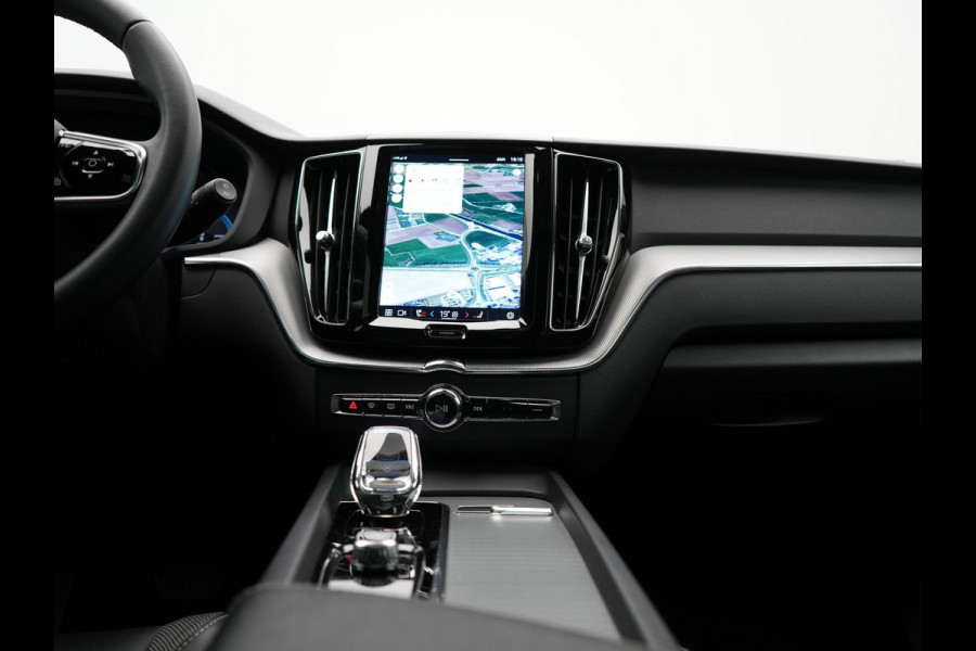 Volvo XC60 T6 AWD Plus Dark PHEV 350pk Dealer O.H. | Panodak | Camera | Harman / Kardon | Lederen Sportstoelen Memory & Verwarmd | 21"L.M | Keyless | Google Assistent | Apple Carplay | Stuur Verwarmd | DAB | Plug In Hybrid |
