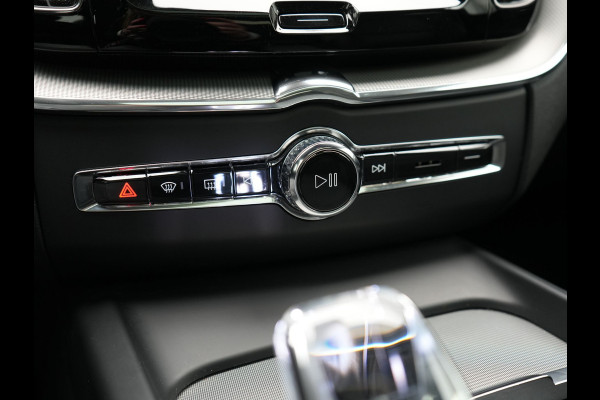 Volvo XC60 T6 AWD Plus Dark PHEV 350pk Dealer O.H. | Panodak | Camera | Harman / Kardon | Lederen Sportstoelen Memory & Verwarmd | 21"L.M | Keyless | Google Assistent | Apple Carplay | Stuur Verwarmd | DAB | Plug In Hybrid |