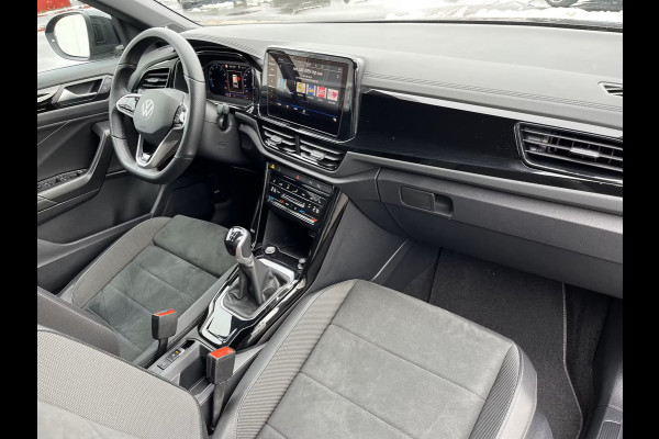 Volkswagen T-Roc 1.5 TSI R-LINE Blackstyle ** LED, VIRTUAL, ACC, MASSAGE, VERW. STUUR, 18-inch LMV ** 1e EIG - Slechts 27.061km. ** ** INFORMEER OOK NAAR ONZE AANTREKKELIJKE FINANCIAL-LEASE TARIEVEN **
