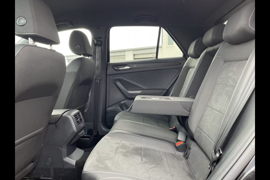 Volkswagen T-Roc 1.5 TSI R-LINE Blackstyle ** LED, VIRTUAL, ACC, MASSAGE, VERW. STUUR, 18-inch LMV ** 1e EIG - Slechts 27.061km. ** ** INFORMEER OOK NAAR ONZE AANTREKKELIJKE FINANCIAL-LEASE TARIEVEN **