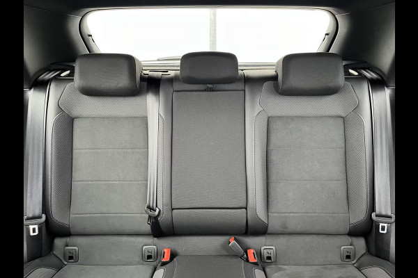 Volkswagen T-Roc 1.5 TSI R-LINE Blackstyle ** LED, VIRTUAL, ACC, MASSAGE, VERW. STUUR, 18-inch LMV ** 1e EIG - Slechts 27.061km. ** ** INFORMEER OOK NAAR ONZE AANTREKKELIJKE FINANCIAL-LEASE TARIEVEN **