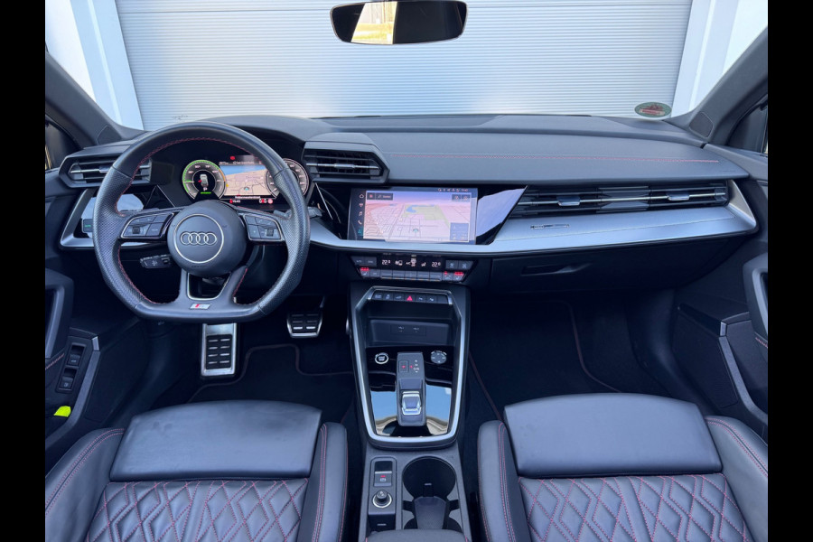 Audi A3 Sportback 45 TFSI e S edition Competition RS zetels/360