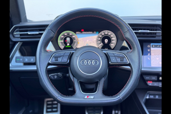 Audi A3 Sportback 45 TFSI e S edition Competition RS zetels/360