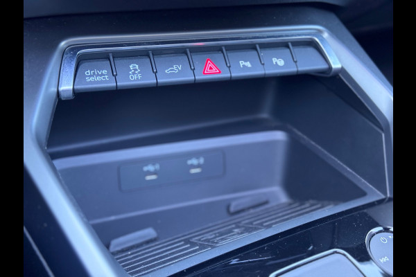 Audi A3 Sportback 45 TFSI e S edition Competition RS zetels/360