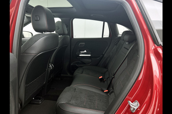 Mercedes-Benz EQA 250+ Business Solution AMG 71 kWh | Nightpakket | Trekhaak | Head-up display | 360° camera | Burmester Sound systeem | Smartphone integratie | Panoramaschuifdak | Augmented Reality navigatie | Memorypakket |