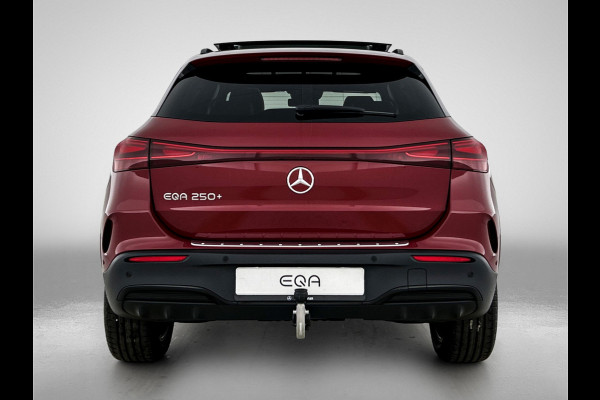 Mercedes-Benz EQA 250+ Business Solution AMG 71 kWh | Nightpakket | Trekhaak | Head-up display | 360° camera | Burmester Sound systeem | Smartphone integratie | Panoramaschuifdak | Augmented Reality navigatie | Memorypakket |