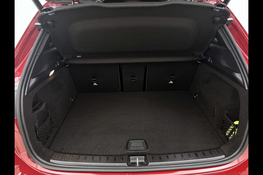 Mercedes-Benz EQA 250+ Business Solution AMG 71 kWh | Nightpakket | Trekhaak | Head-up display | 360° camera | Burmester Sound systeem | Smartphone integratie | Panoramaschuifdak | Augmented Reality navigatie | Memorypakket |