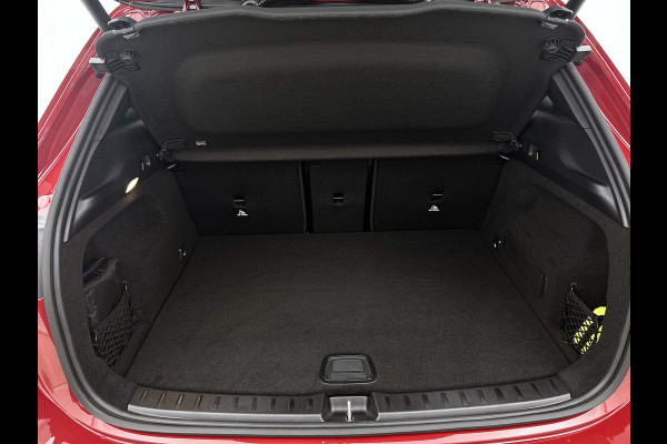 Mercedes-Benz EQA 250+ Business Solution AMG 71 kWh | Nightpakket | Trekhaak | Head-up display | 360° camera | Burmester Sound systeem | Smartphone integratie | Panoramaschuifdak | Augmented Reality navigatie | Memorypakket |