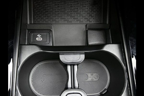 Mercedes-Benz EQA 250+ Business Solution AMG 71 kWh | Nightpakket | Trekhaak | Head-up display | 360° camera | Burmester Sound systeem | Smartphone integratie | Panoramaschuifdak | Augmented Reality navigatie | Memorypakket |