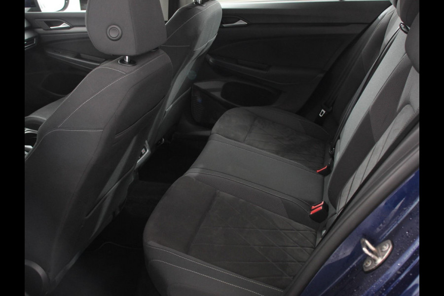 Volkswagen Golf Variant 1.5 eTSI 150pk DSG Style Navigatie Climate Control Camera Parkeer Sensoren Adaptive Cruise control Achterklep elektrisch bedienbaar Stoelverwarming