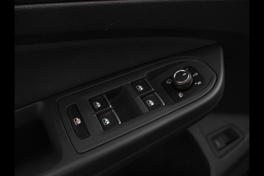 Volkswagen Golf Variant 1.5 eTSI 150pk DSG Style Navigatie Climate Control Camera Parkeer Sensoren Adaptive Cruise control Achterklep elektrisch bedienbaar Stoelverwarming