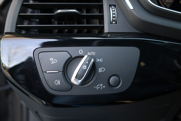 Audi A4 Avant 35 TFSI S edition Competition | NAP! | BTW | PANO | S-LINE | MATRIX | CARPLAY |