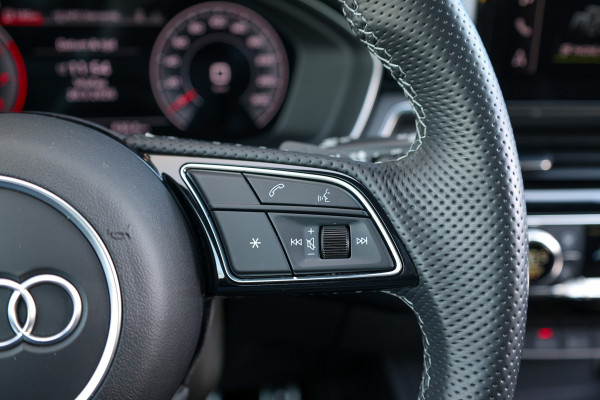 Audi A4 Avant 35 TFSI S edition Competition | NAP! | BTW | PANO | S-LINE | MATRIX | CARPLAY |