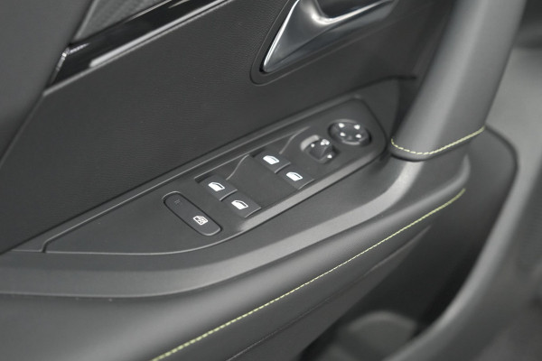 Peugeot e-2008 EV GT Avantage 54 kWh | 360 Camera | Massage Functie | Dodehoekdetectie | Stoelverwarming