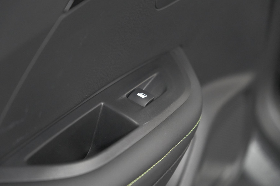 Peugeot e-2008 EV GT Avantage 54 kWh | 360 Camera | Massage Functie | Dodehoekdetectie | Stoelverwarming