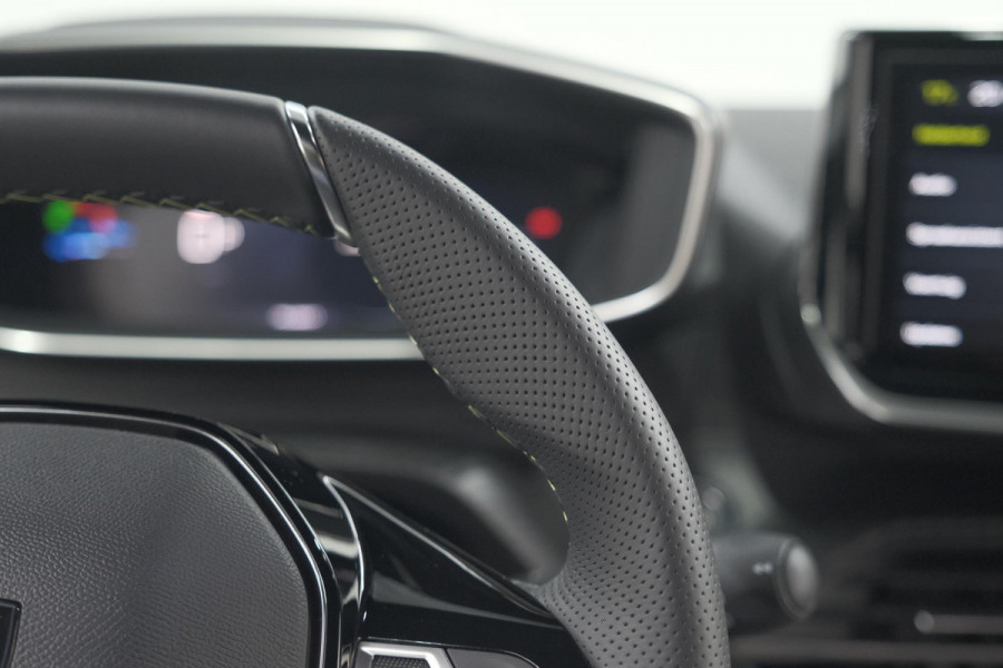 Peugeot e-2008 EV GT Avantage 54 kWh | 360 Camera | Massage Functie | Dodehoekdetectie | Stoelverwarming