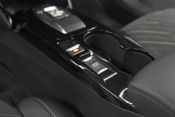 Peugeot e-2008 EV GT Avantage 54 kWh | 360 Camera | Massage Functie | Dodehoekdetectie | Stoelverwarming