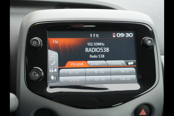 Toyota Aygo 1.0 VVT-i x-play Automaat | CarPlay | Achteruitrijcamera | Airco