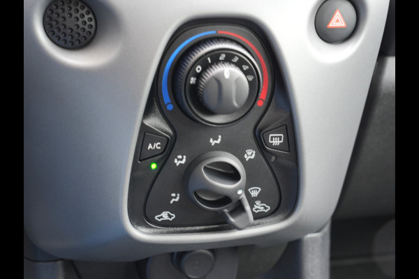 Toyota Aygo 1.0 VVT-i x-play Automaat | CarPlay | Achteruitrijcamera | Airco