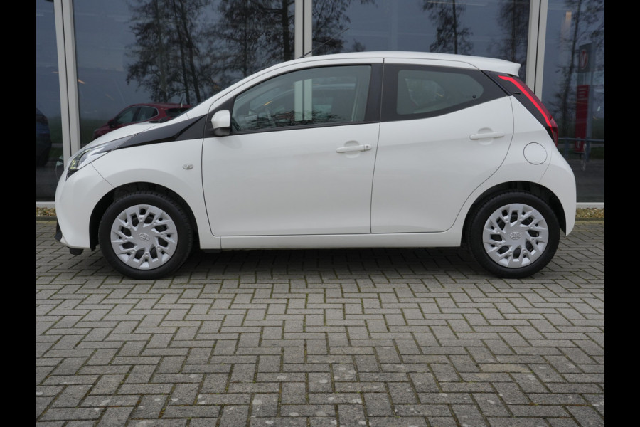 Toyota Aygo 1.0 VVT-i x-play Automaat | CarPlay | Achteruitrijcamera | Airco