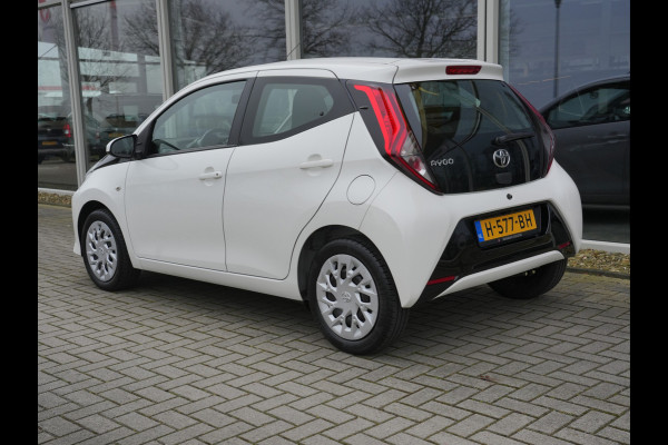 Toyota Aygo 1.0 VVT-i x-play Automaat | CarPlay | Achteruitrijcamera | Airco