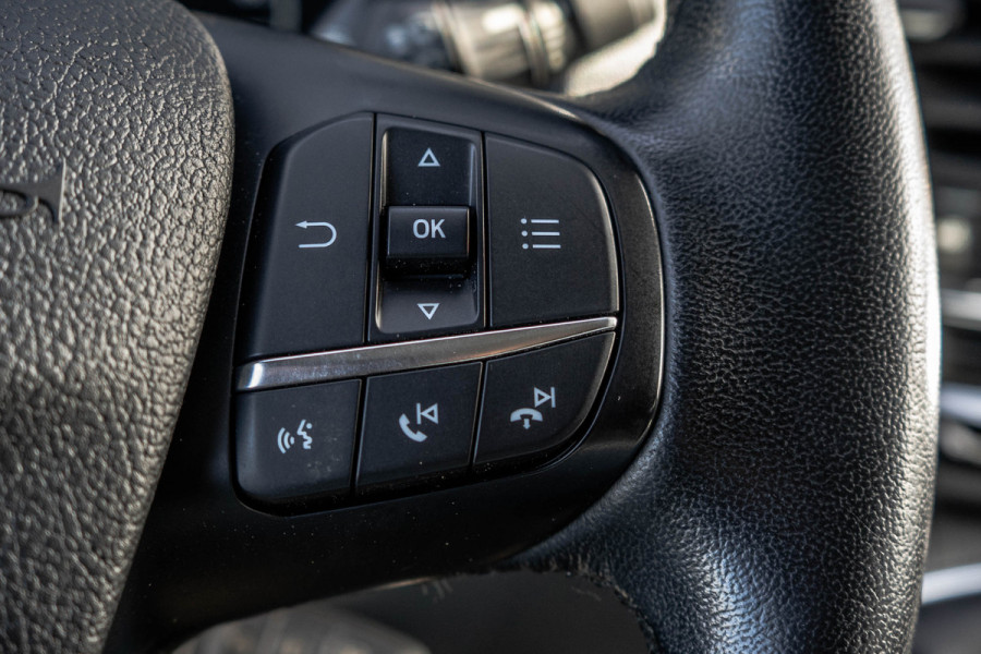 Ford Transit Custom 2.0 TDCI L2H1 | 170PK | Trail | DC 5-Persoons | Camera | Carplay | Lederen interieur